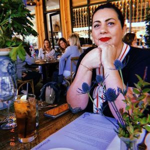 Meet your Posher, Debi